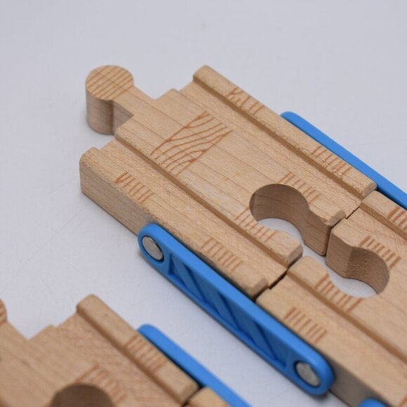 Adapt-A-Track Blue Adapter 4" and 6" Thomas & Friends Wooden Railway L. Curve - Picture 8 of 12